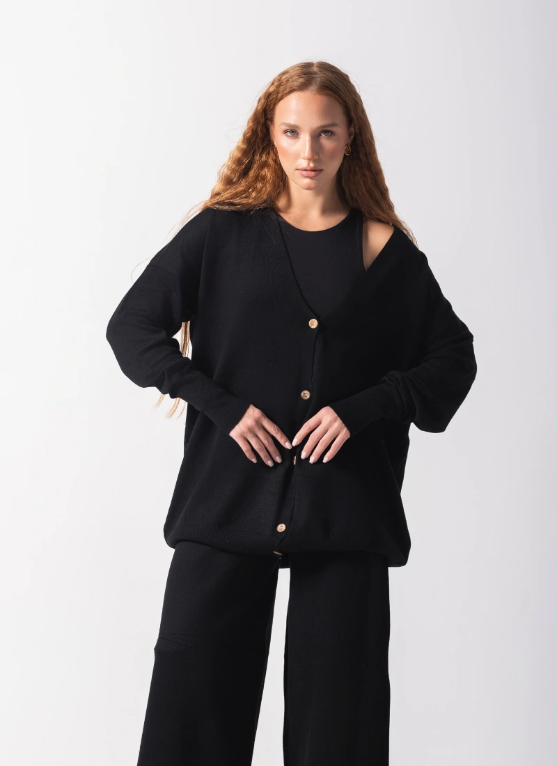 2 (4) Luxury Black Winter Outfit - Image 1