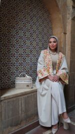 Embroidered linen kaftan - Image 6