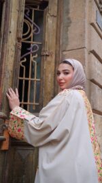 Embroidered linen kaftan - Image 8